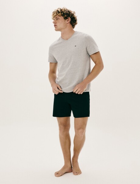 PIJAMA CON BORDADO GRIS