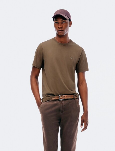 CAMISETA BÁSICA WORLD CON BORDADO MARRÓN