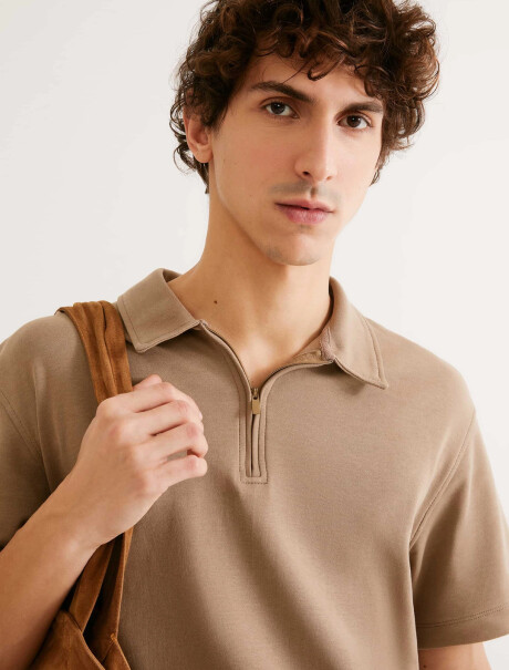 CAMISA DE CUELLO CON CIERRE BEIGE