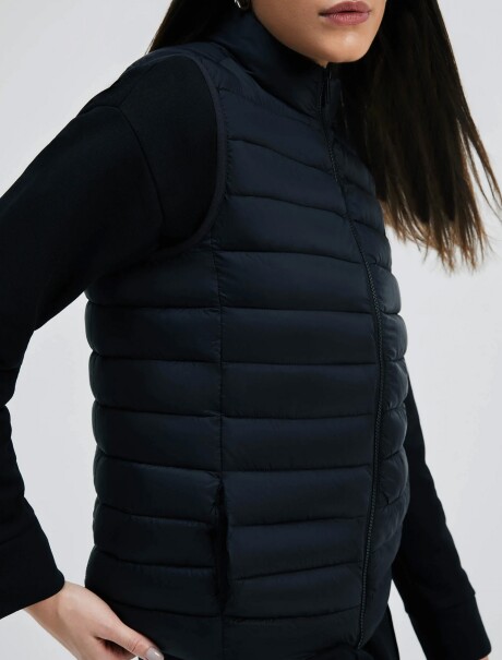 CHALECO PUFFER CON BOLSILLOS NEGRO