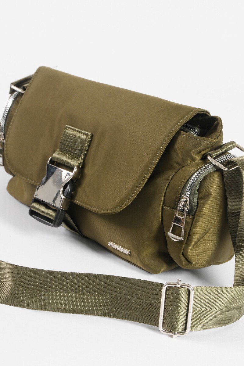 Bandolera de tela con tapa y hebilla verde