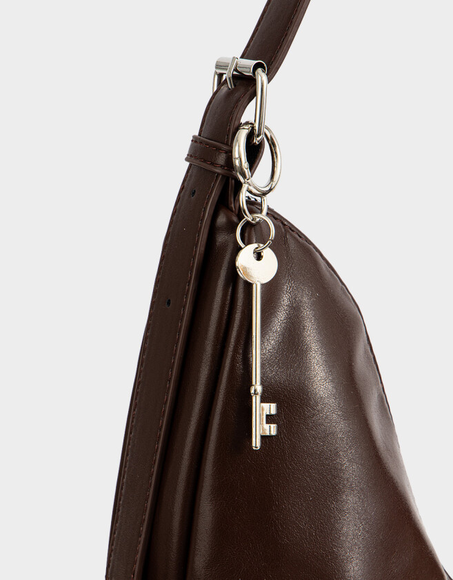 Saca Cartera Saca Con Charm - Marron Oscuro