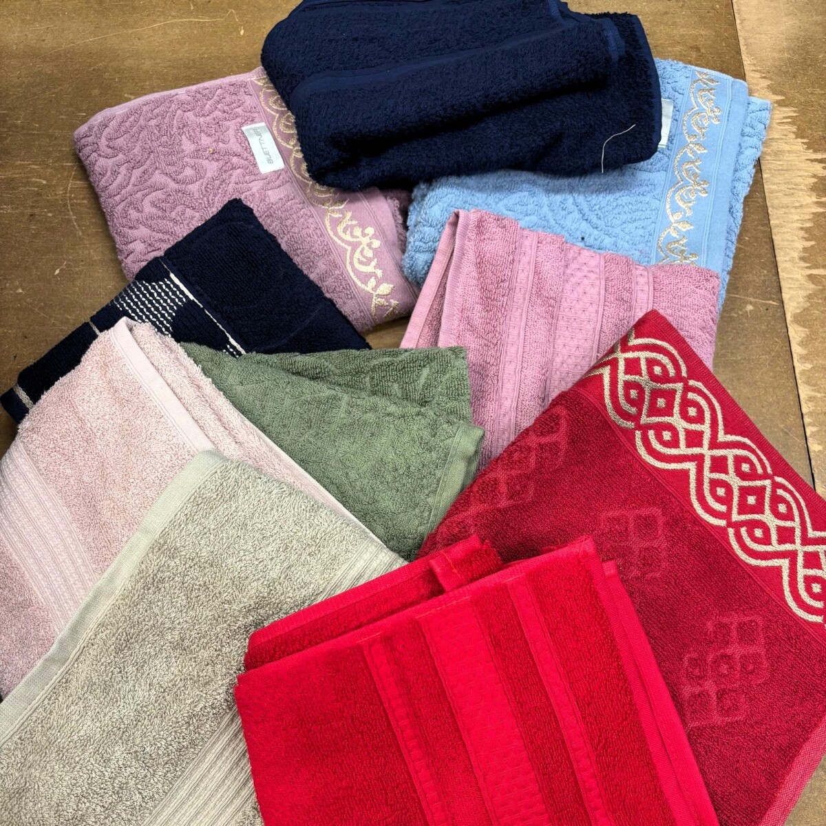 Saldo de toallas de rostro desde 440 a 550 grs 