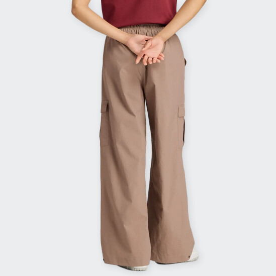 Pantalón New Balance Woven Cargo Marrón