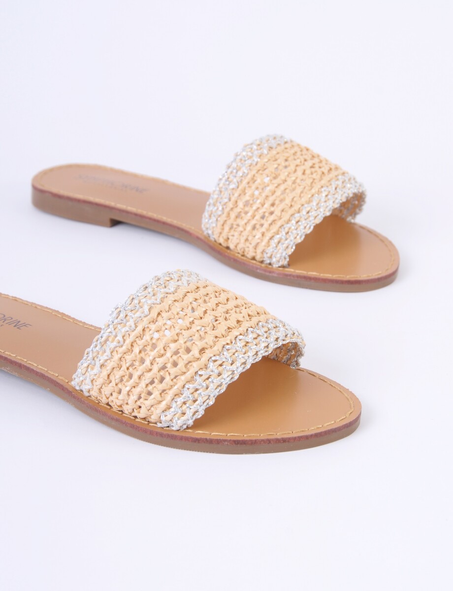 Sandalia plana trenzada en dos colores - crudo 