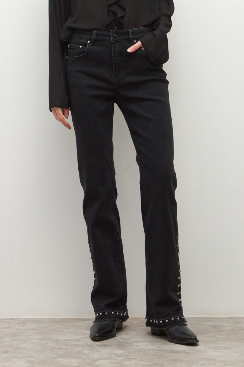 Jean bootcut Liza con tachas negro