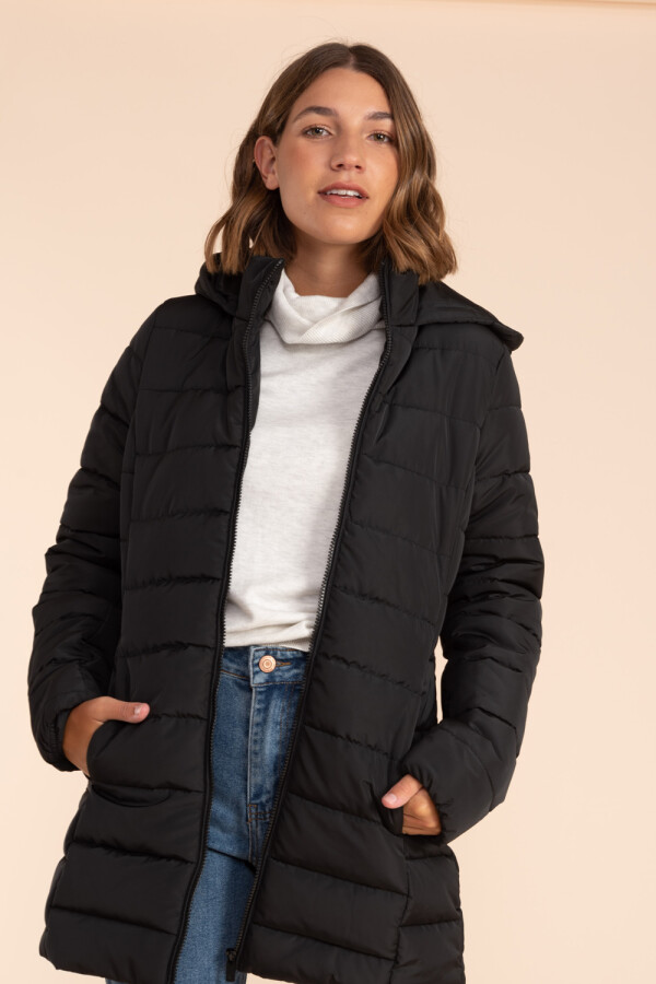 Campera capitoneada larga Negro