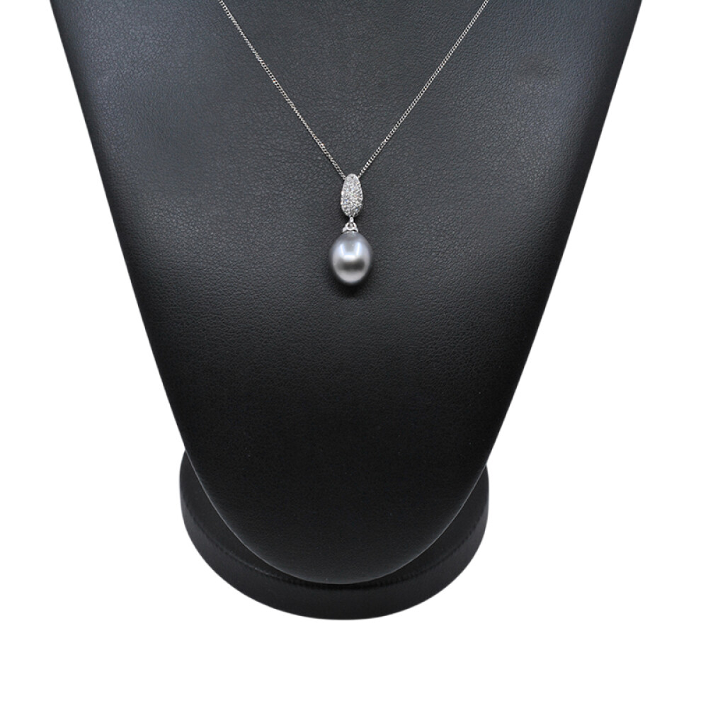 Colgante en oro 18k blanco con perla gris y brillantes Colgante en oro 18k blanco con perla gris y brillantes