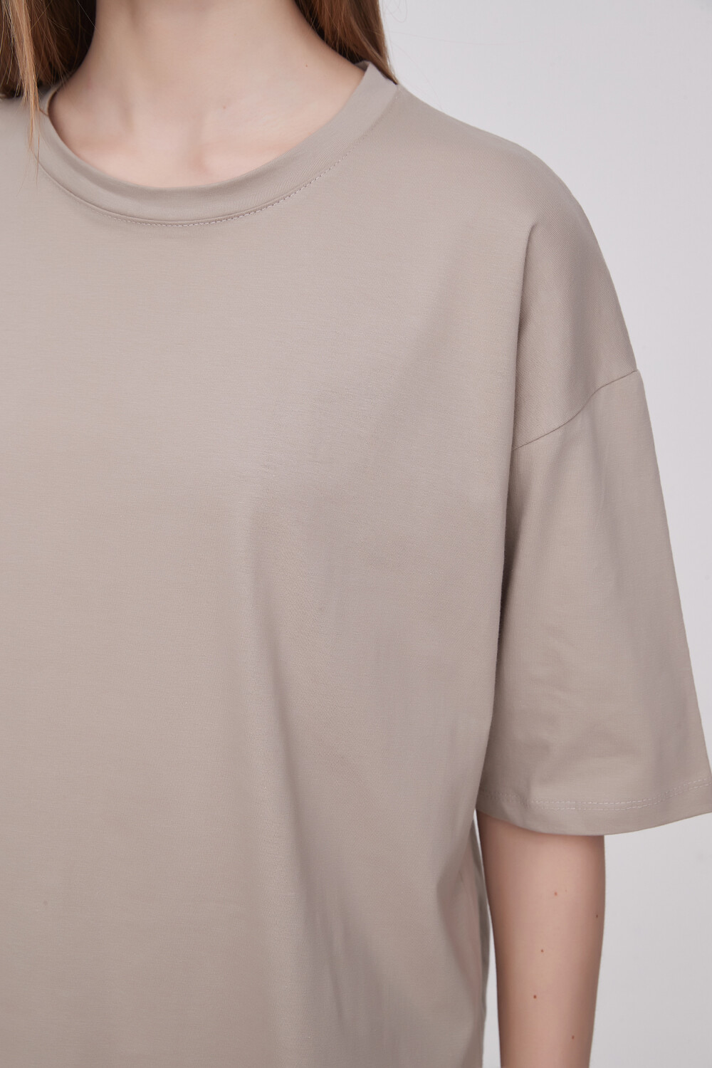 Remera Ahrnia Cemento