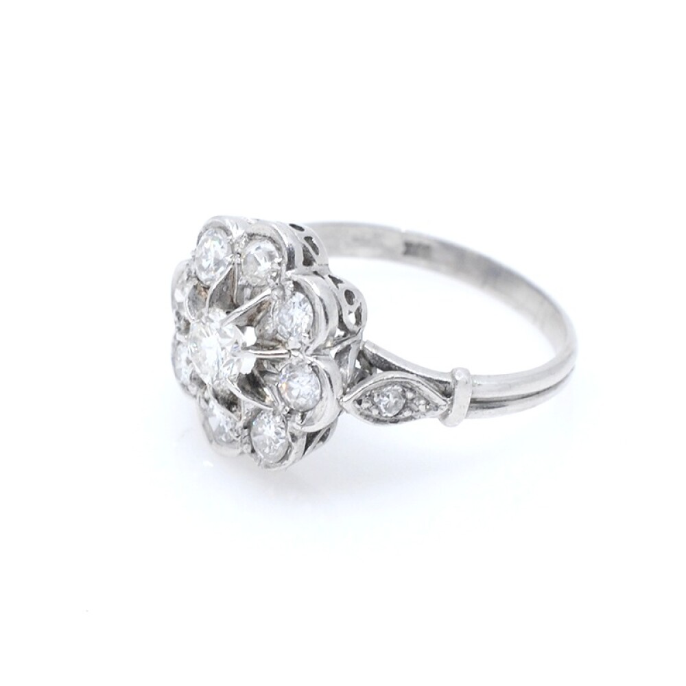 Anillo antiguo en oro 18k blanco y brillantes Anillo antiguo en oro 18k blanco y brillantes