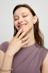 ANILLO EN ALEACIÓN DE METALES BAÑADO EN PLATA DE LEY EN FORMA DE OJO CON CRISTAL FACETADO AZUL Anillo