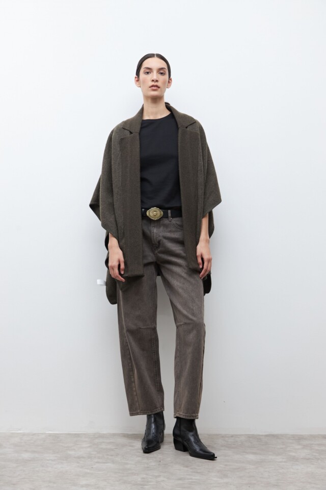 Capa con solapa y cuello tejido verde oliva