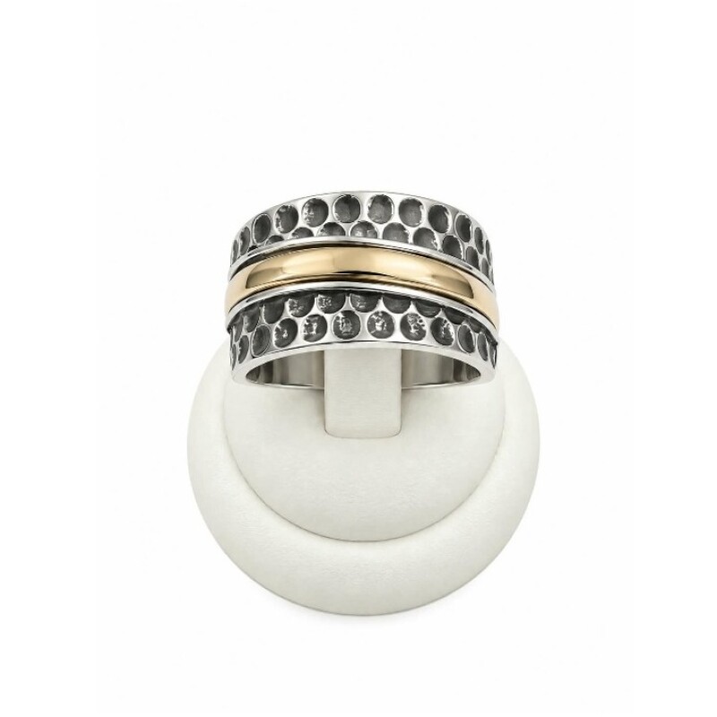 Anillo martillado en plata y oro Anillo martillado en plata y oro