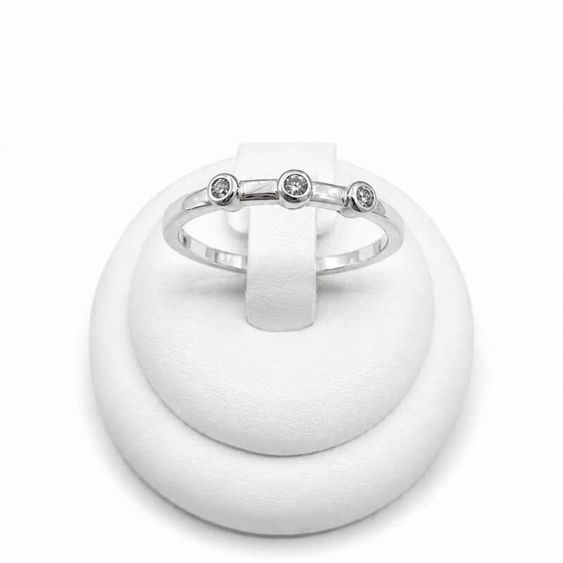 Anillo con tres zirconias Anillo con tres zirconias