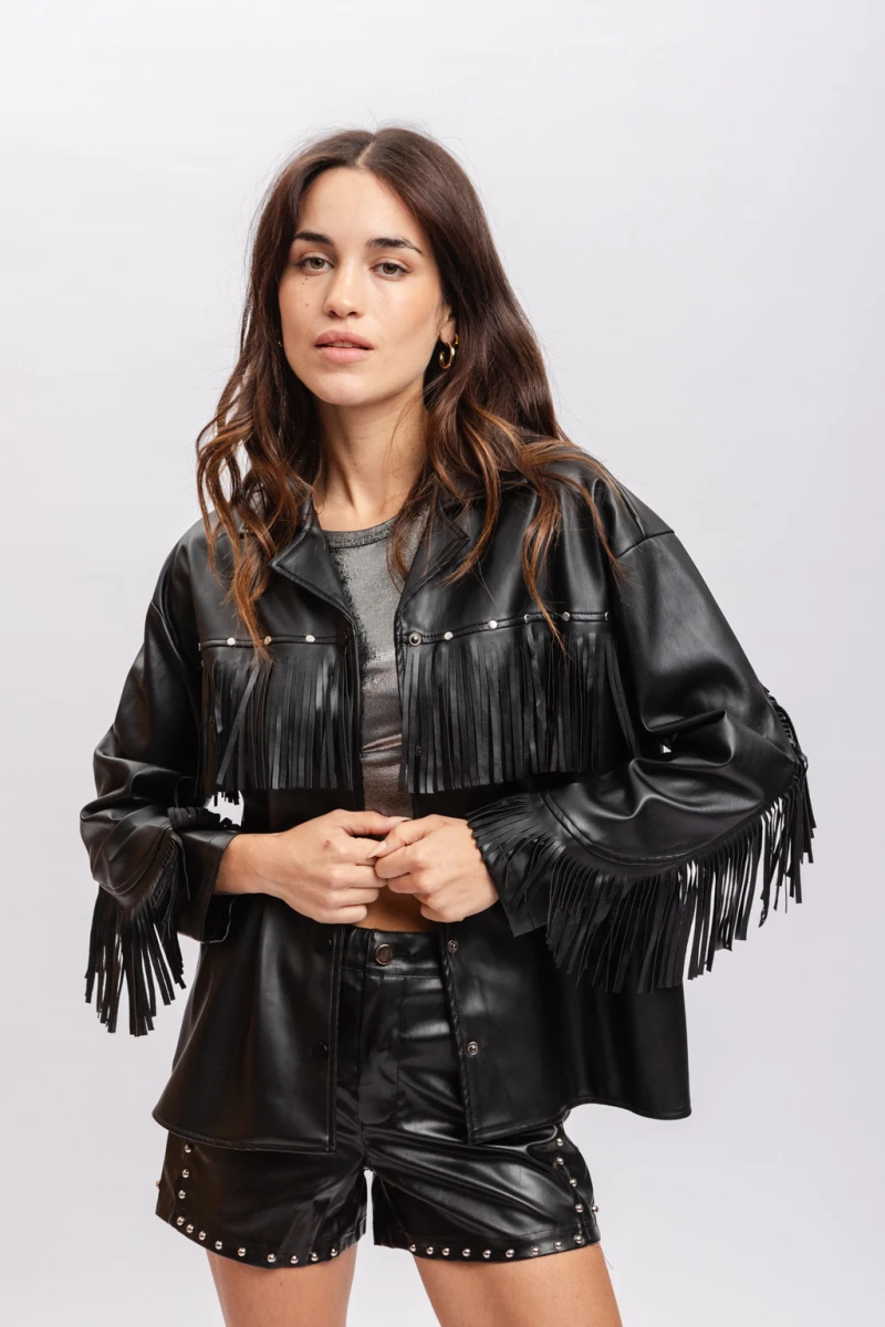 Camisa eco cuero flecos - negro 