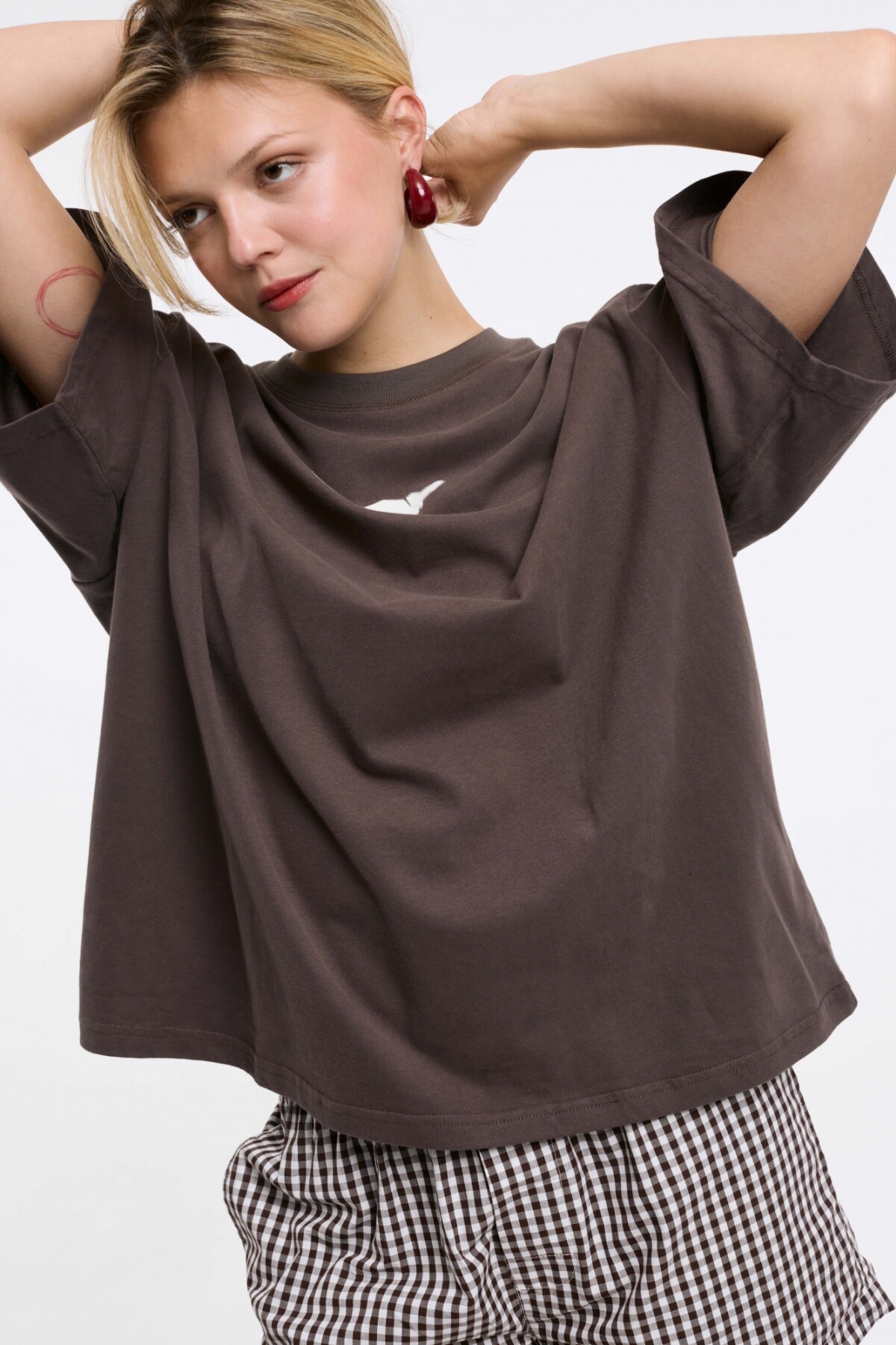 Remera Six Gris Oscuro