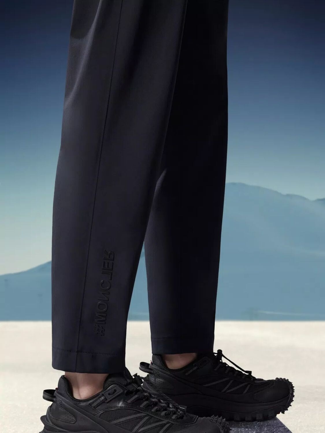 Moncler -Pantalón impermeable con tecnología WINDSTOPPER-GORE-TEX LABS Negro