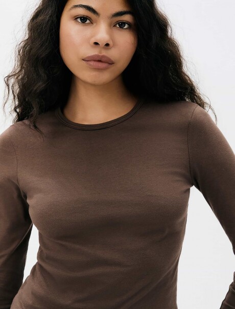 CAMISETA BÁSICA MANGA LARGA MARRÓN