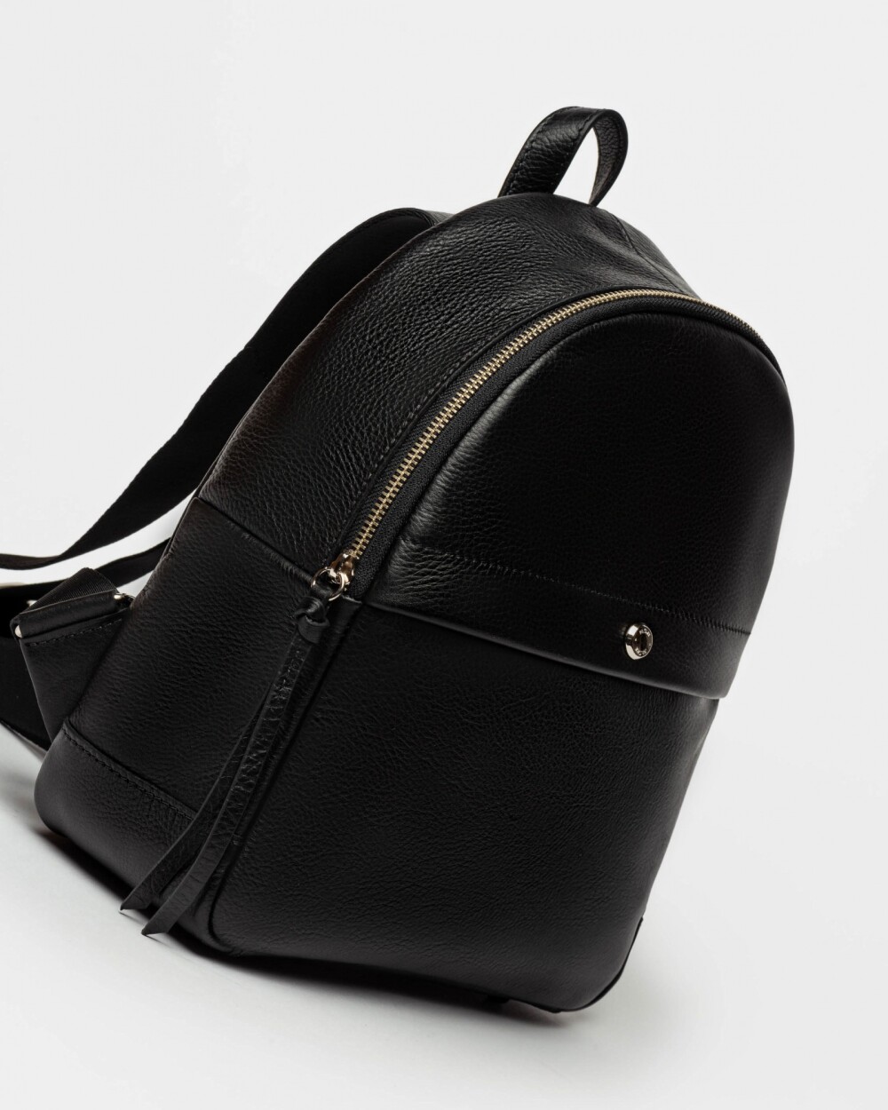 Mochila Urban En Cuero Liso Satinado Negro