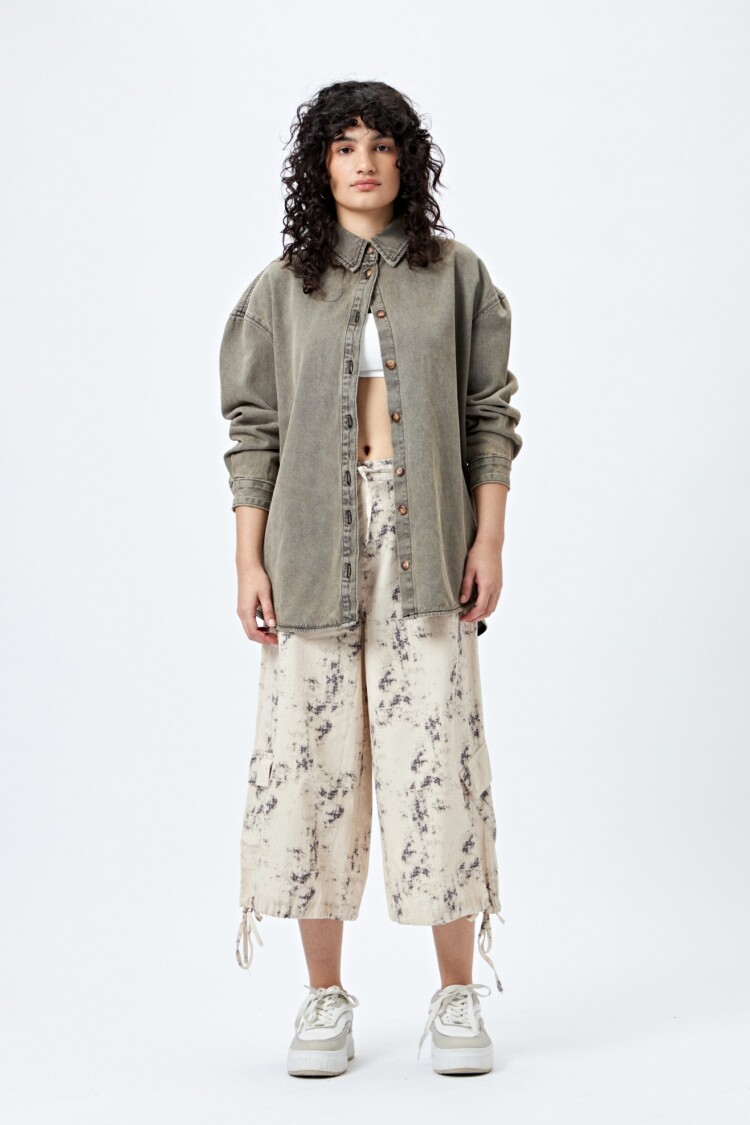 BERMUDA SKATER PRINT Gris Claro