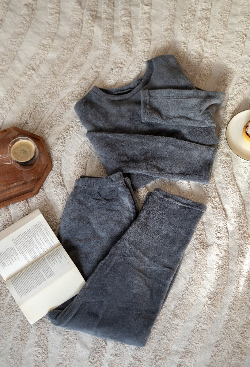 Pijama De Plush Gris 