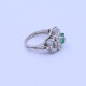 Anillo oro 18k blanco con esmeralda y brillantes. Anillo oro 18k blanco con esmeralda y brillantes.
