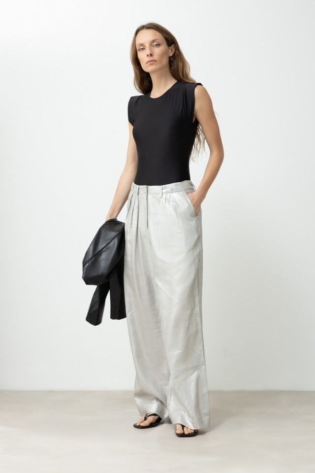 Pantalón pinzado de lino metalizado plateado