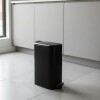 Tacho cesto de basura 20L rectangular con tapa a pedal Tacho cesto de basura 20L rectangular con tapa a pedal