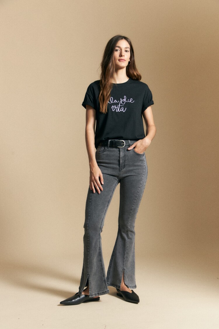 REMERA ALMENDRO Negro