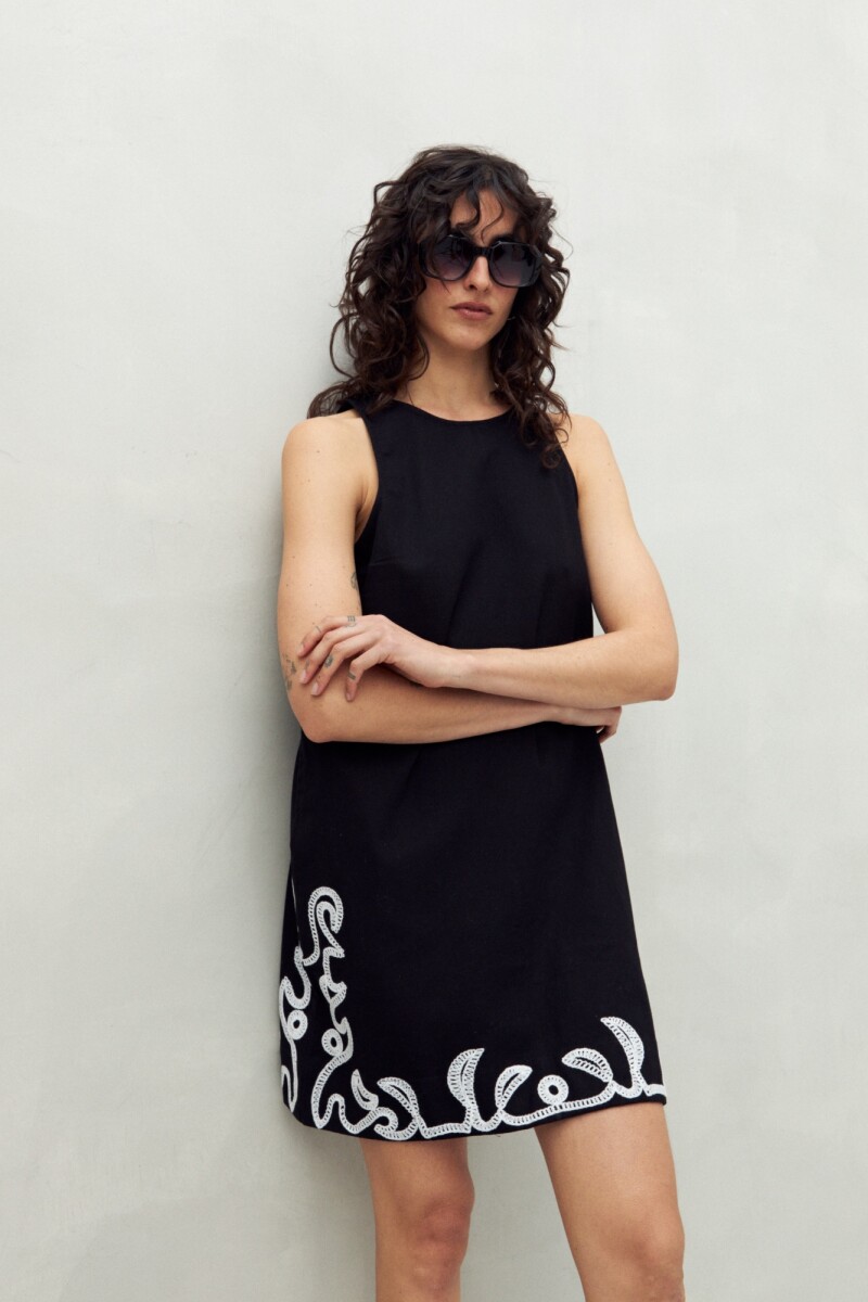 VESTIDO KUTA BORDADO Negro