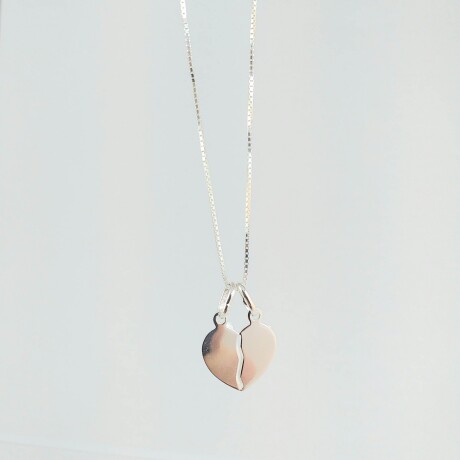 Dije de plata 925 modelo Mitad del Corazón 15mm, ideal para parejas y amigos. Dije de plata 925 modelo Mitad del Corazón 15mm, ideal para parejas y amigos.