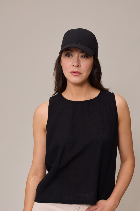 GORRO VISERA POLINA POLANCO Negro