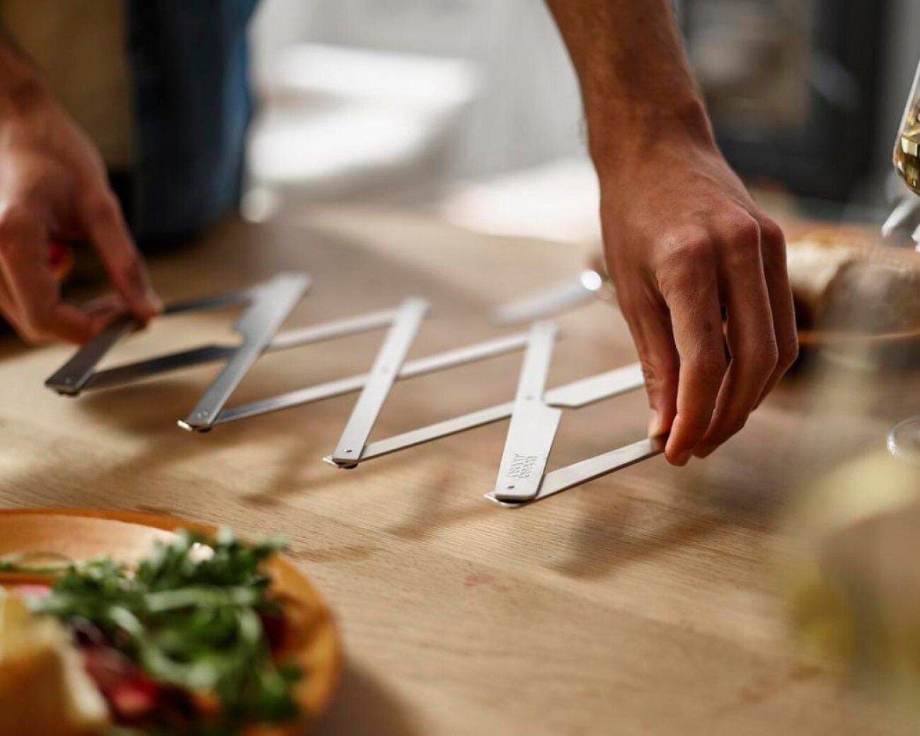 Posafuentes extensible de acero Joseph Joseph - Preventa Posafuentes extensible de acero Joseph Joseph - Preventa