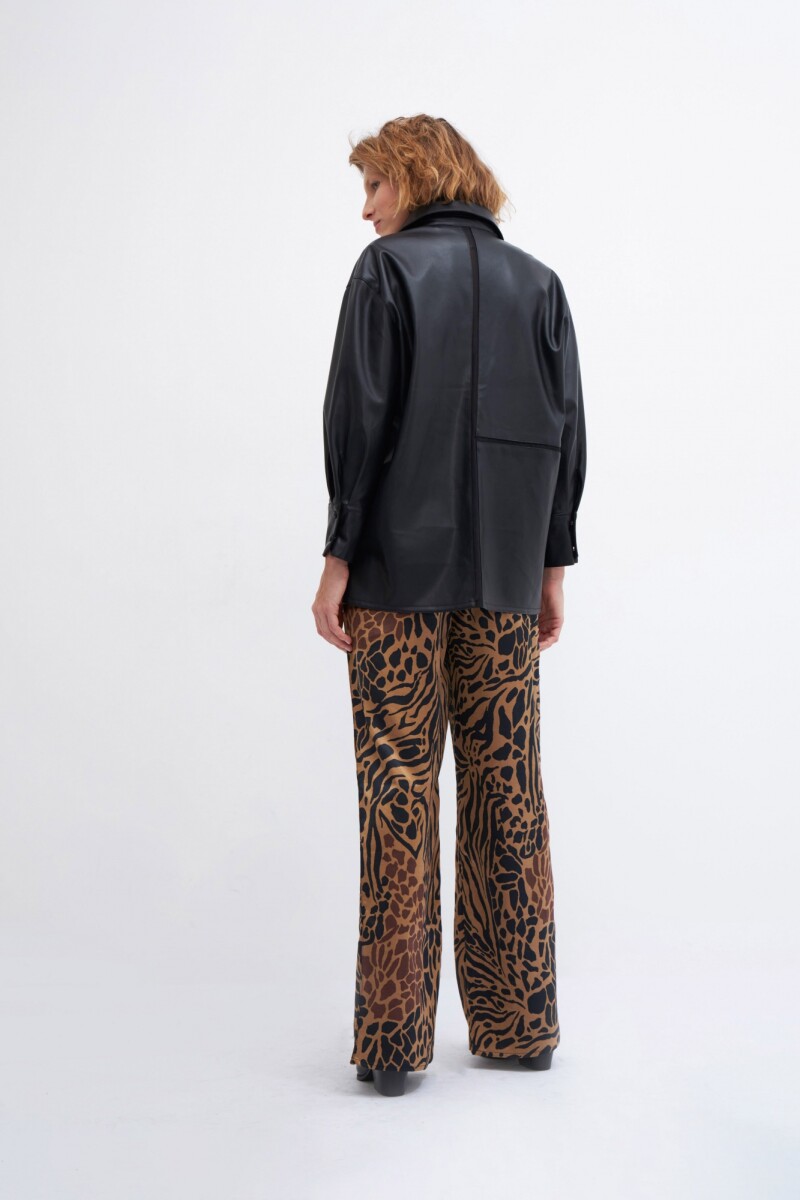 Sobrecamisa eco-cuero con cortes en tul negro