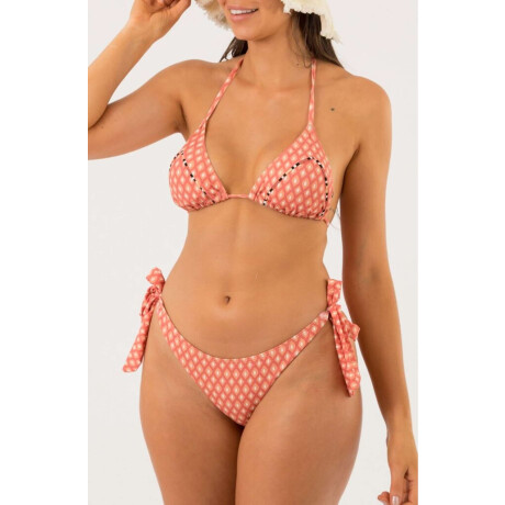 Triangulo almond est. Spicy paisley