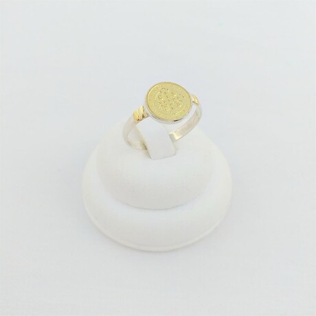 Anillo de plata 925 con double en oro 18Ktes, San Benito. Anillo de plata 925 con double en oro 18Ktes, San Benito.