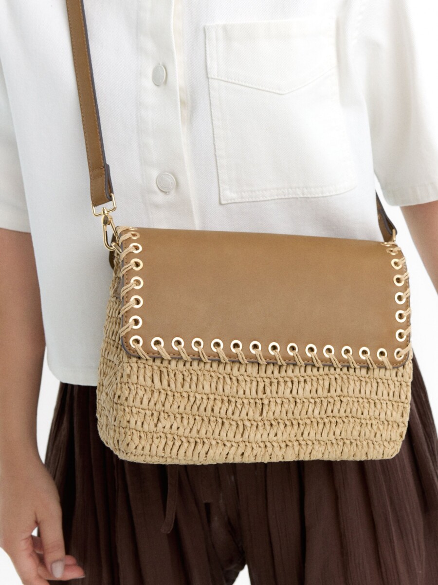 Bolso Bandolera De Efecto Rafia Con Solapa camel
