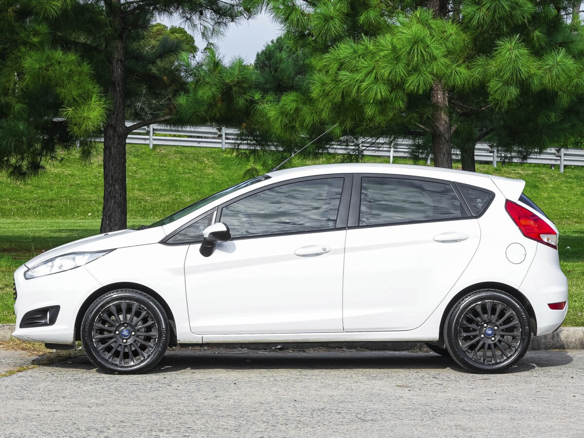 Ford Fiesta SE 1.6 Extra Full | Permuta / Financia Ford Fiesta SE 1.6 Extra Full | Permuta / Financia