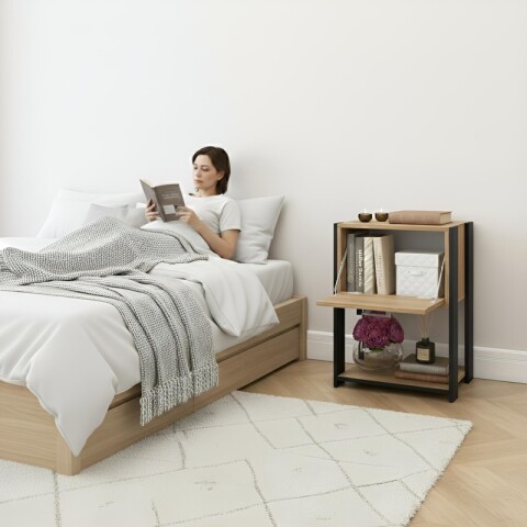 Mesa de Luz Noche Rivoli - Puerta Batiente y Estante Inferior - 45x60cm - Miel / Negro Mesa de Luz Noche Rivoli - Puerta Batiente y Estante Inferior - 45x60cm - Miel / Negro