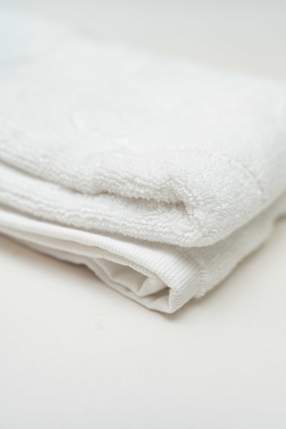 Toalla Piso 700gms Blanco