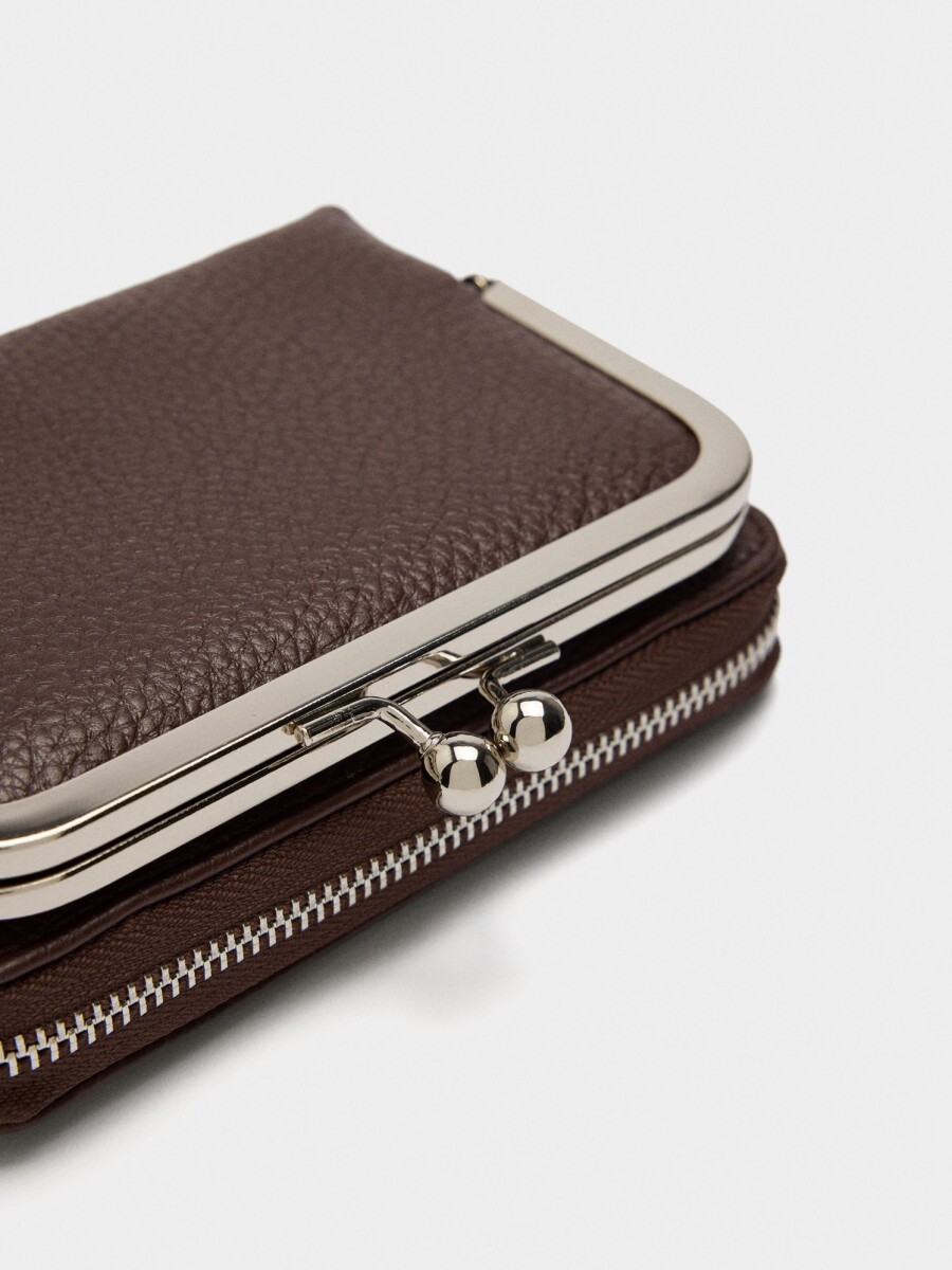 Cartera Con Textura marron