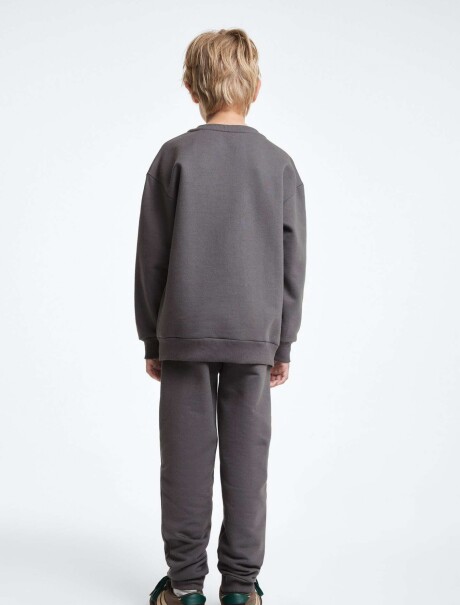 CONJUNTO INFANTIL CON ESTAMPA GRIS