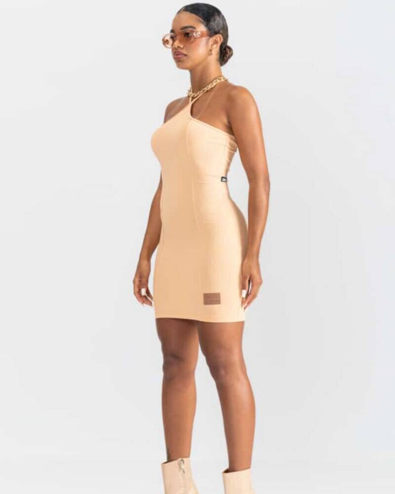 Vestido sin mangas color nude U