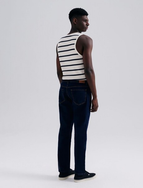 PANTALÓN DE JEAN MODELO SLIM AZUL