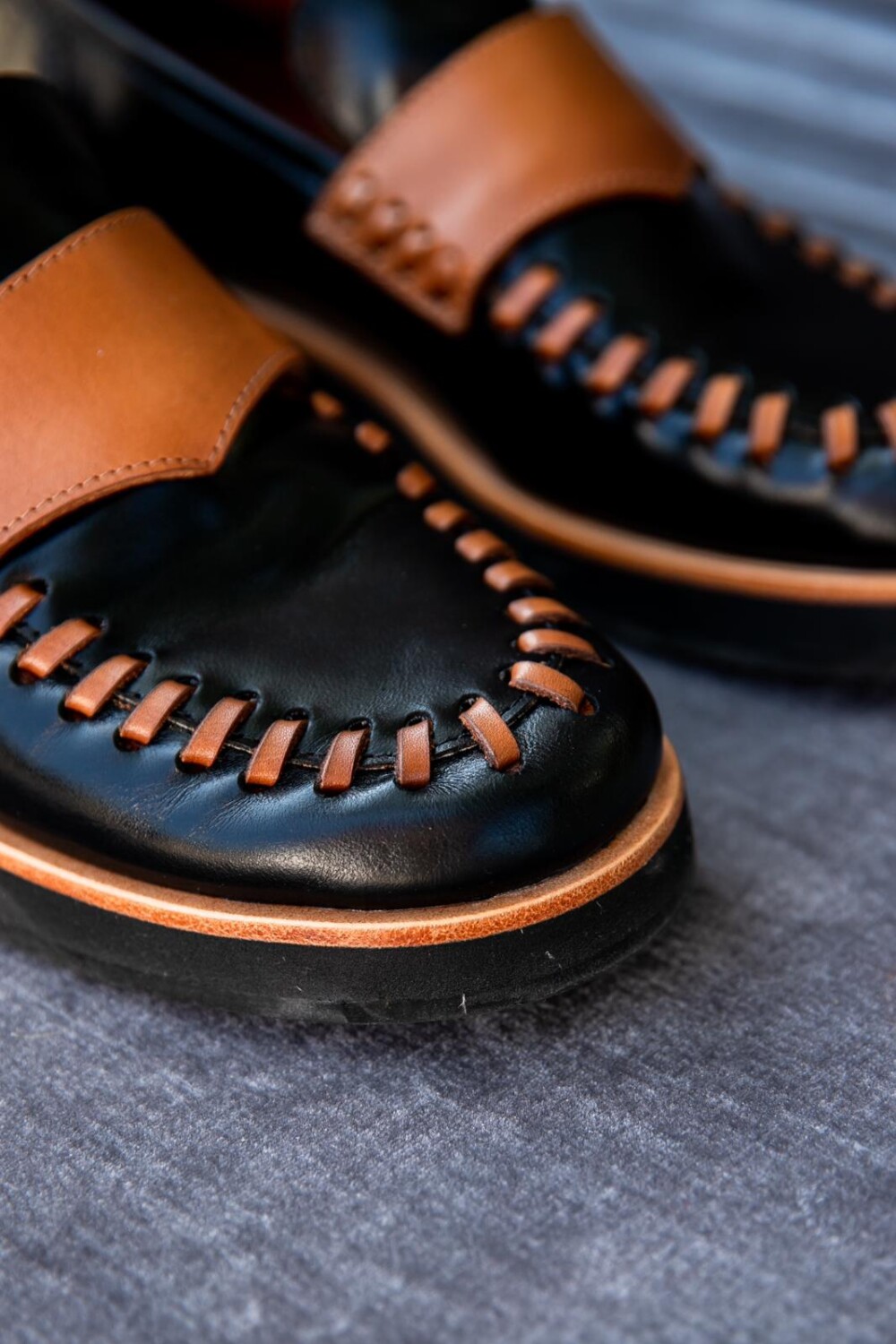 Mocasin Vol2 Negro Y Camel