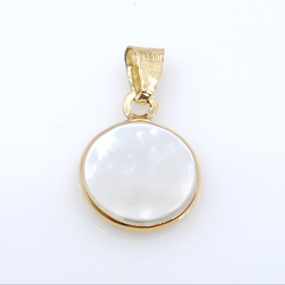 Medalla oro 18k y nácar virgen niña 12 mm Medalla oro 18k y nácar virgen niña 12 mm