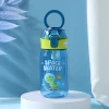 Botella Con Tapa Abatible Y Sorbito 550ml - Dinosaurio - Azu Botella Con Tapa Abatible Y Sorbito 550ml - Dinosaurio - Azu