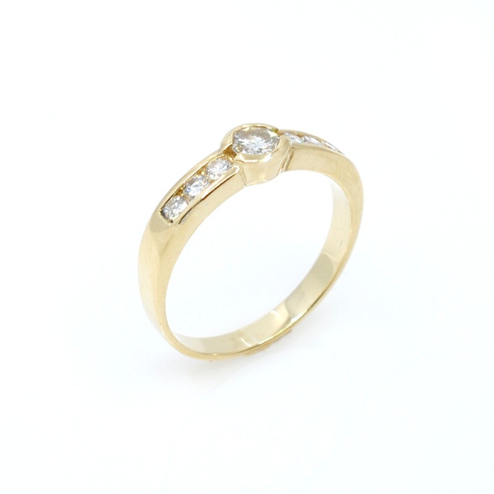 Anillo en oro 18k amarillo y brillantes Anillo en oro 18k amarillo y brillantes