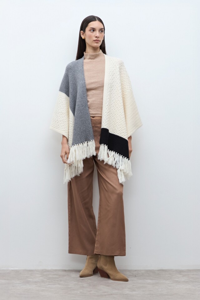 Ruana color block con flecos crudo