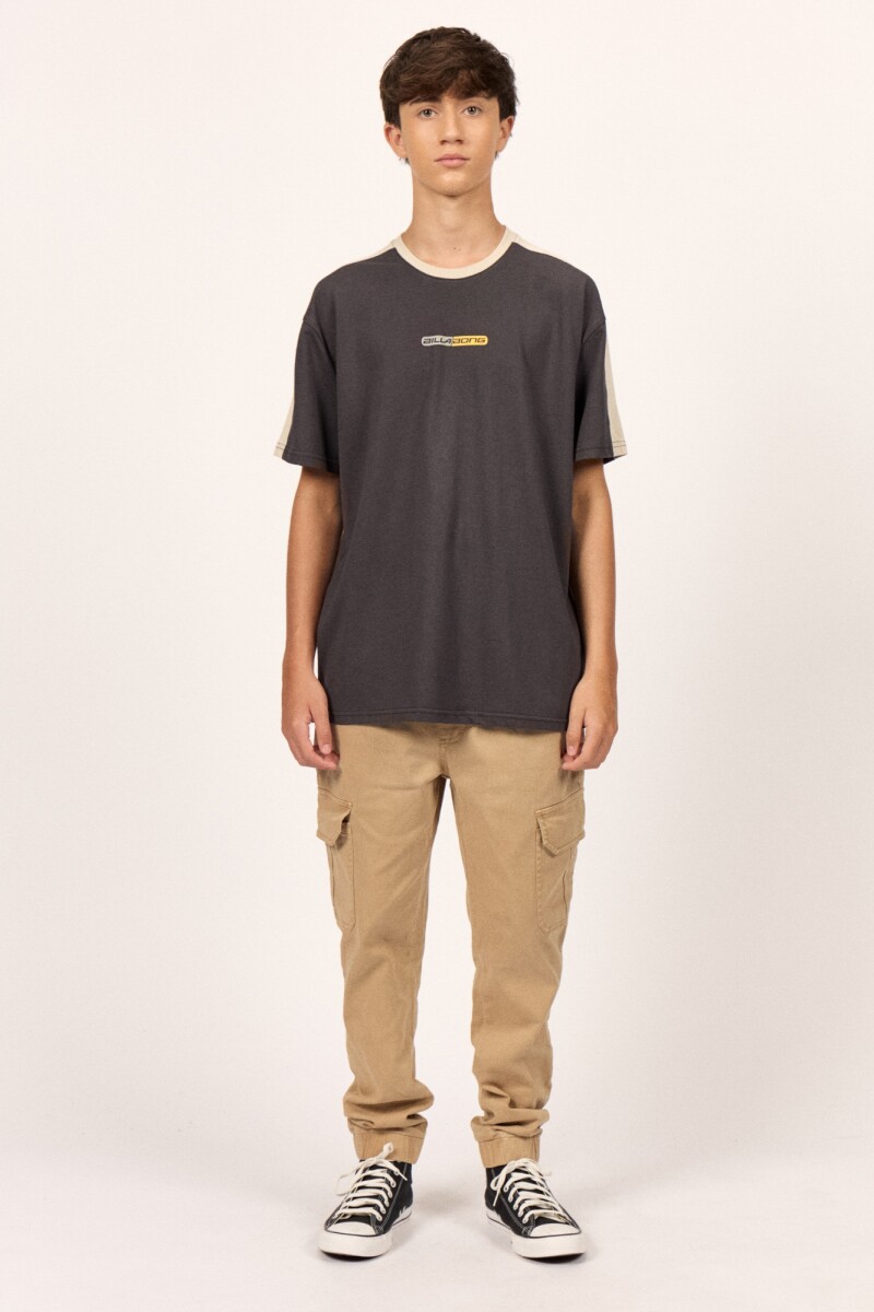 REMERA SPEC ICON OVER TEE BOYS J-negro
